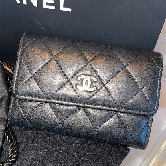 SOLD!!!! CHANEL Black Quilted Leather Card Holder - Picture 2 of 13